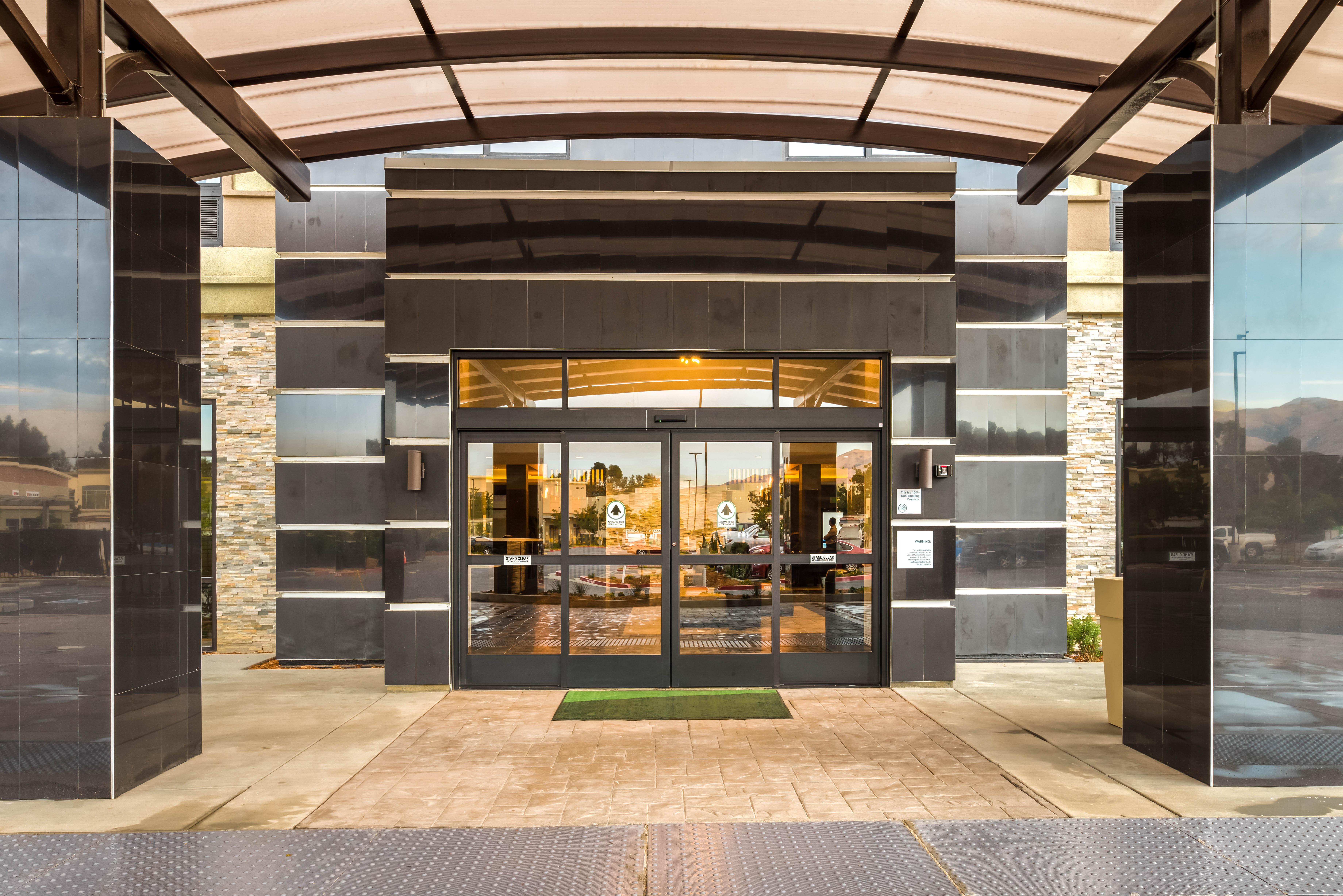 Holiday Inn Hotel & Suites Silicon Valley - Milpitas By Ihg Экстерьер фото